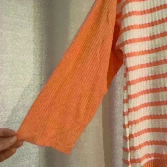 Women’s Orange C Active Quarter Sleeve Top - Picture 3 of 5